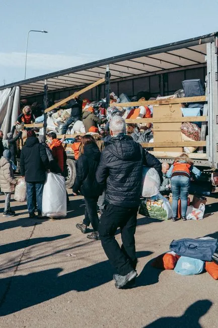 Ceuta habilita 1.800 plazas de acogida y comienzan los traslados
