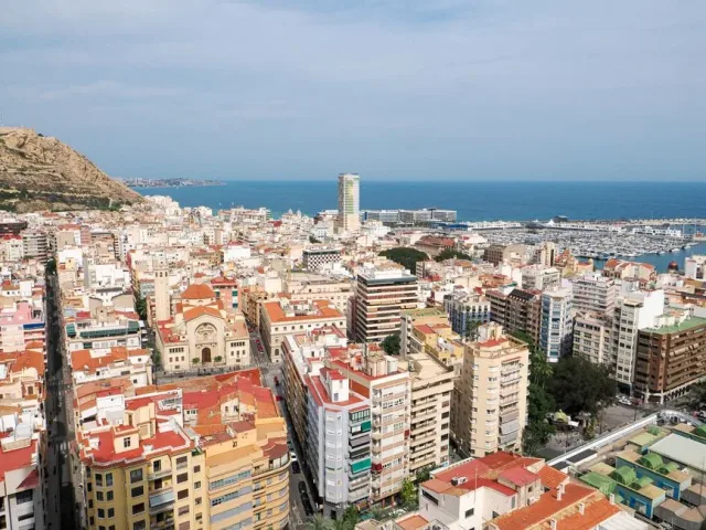 Gobierno inyecta 309 millones en Ceuta: seguridad, empleo y menores copan la ayuda
