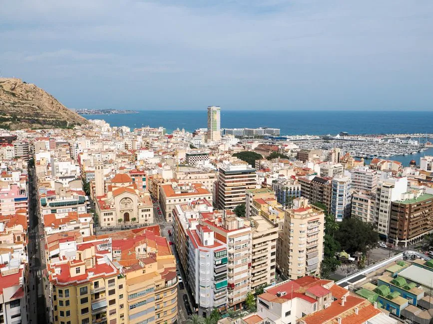 Gobierno inyecta 309 millones en Ceuta: seguridad, empleo y menores copan la ayuda