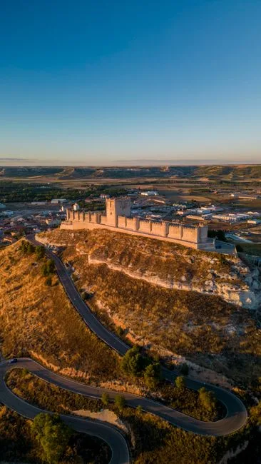 Vox vuelve al poder regional y asume turismo y justicia en Andalucía